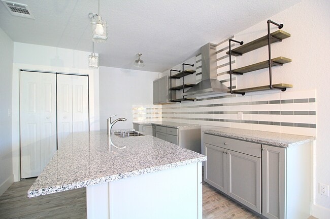 Building Photo - 2/2  Denver Heights Move In June 25th!