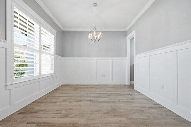 Building Photo - Stunning 4 Bedroom Home with Solar Energy & Private Pool!
