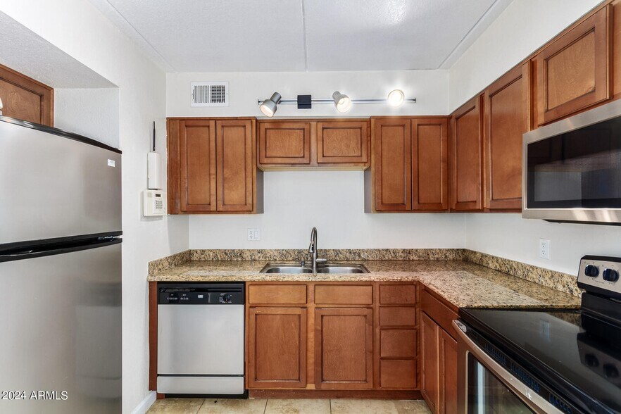 Building Photo - 7110 E Continental Dr