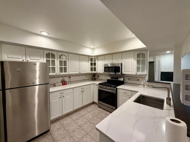 Building Photo - 702 Mainsail Ln