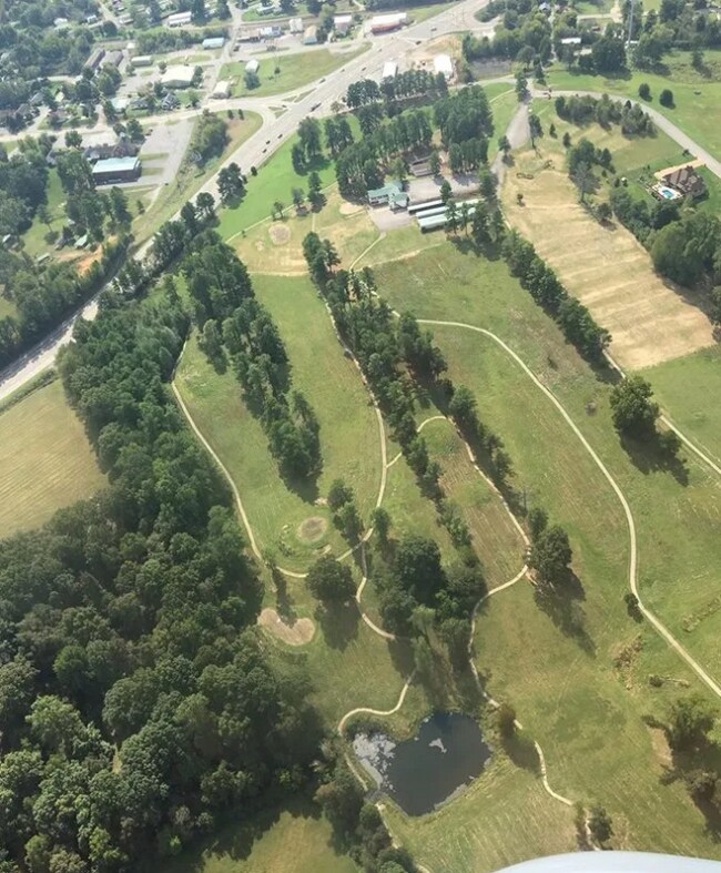 Building Photo - 205 Birdie Ct