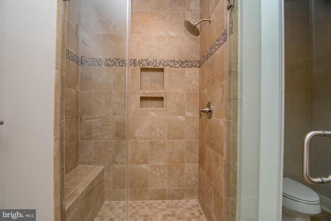 Building Photo - 6928 Regent Ln