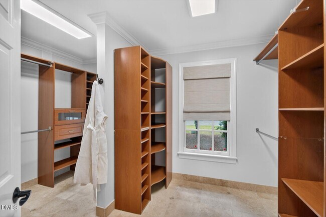 Building Photo - 1202 Summerville Ln