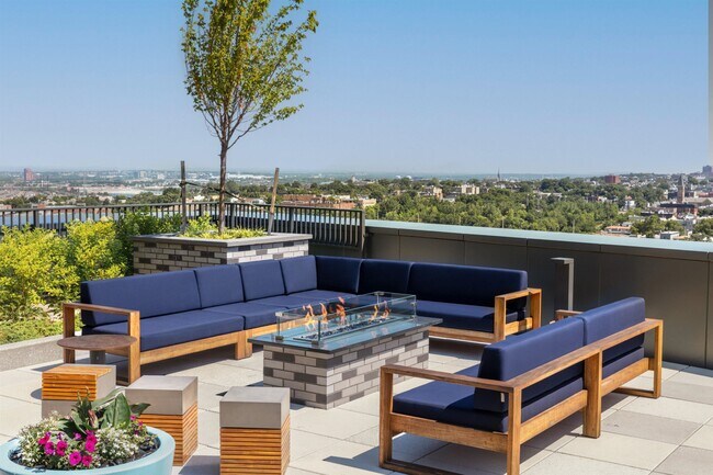 Building Photo - 32 Oakland Ave