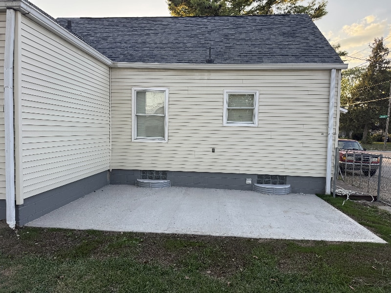 Building Photo - 1596 S Champion Ave