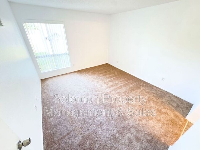 Building Photo - 529 Sandalwood Pl