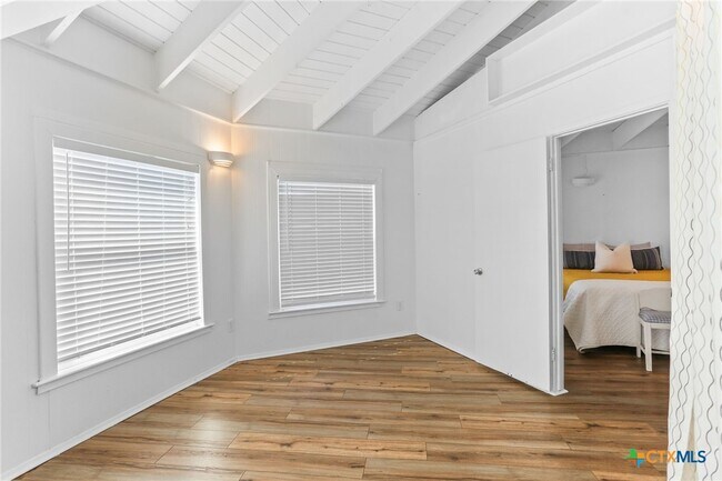 Building Photo - 1433 Riviera Dr