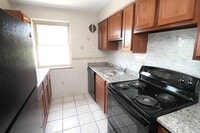 Building Photo - WINCHESTER APARTMENTS -- 016