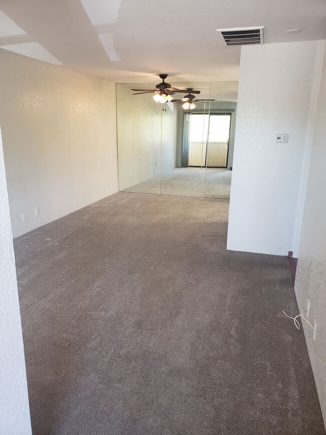 Building Photo - Great One-Bedroom Condo In Palm Springs - ...