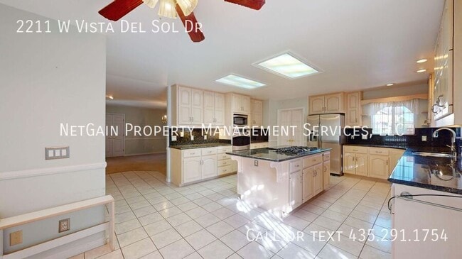 Building Photo - 2211 W Vista Del Sol Dr