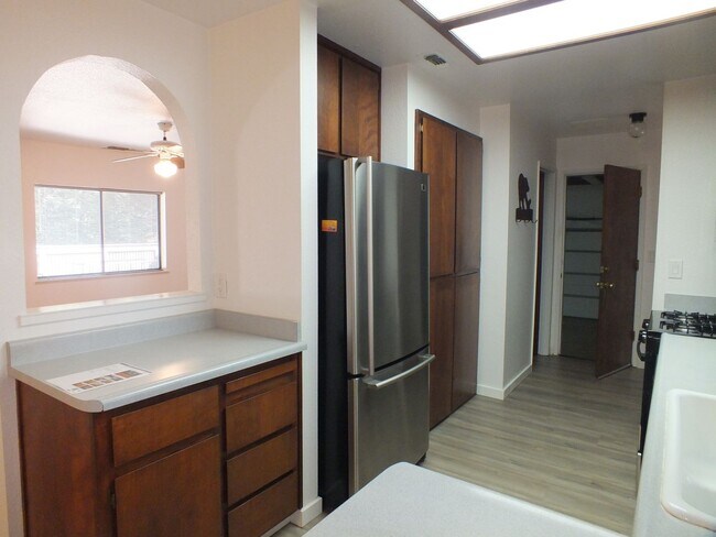 Building Photo - 5680 Azalea Cir