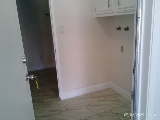 Building Photo - 3200 El Encanto Ct