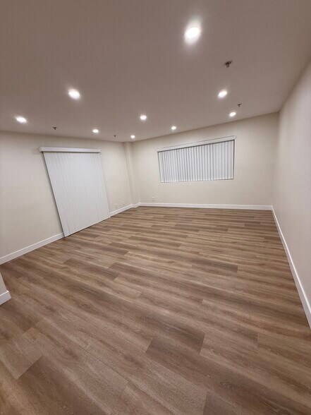 Building Photo - 315 Chester St