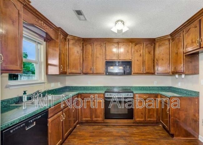 Building Photo - 218 Maddux Ct