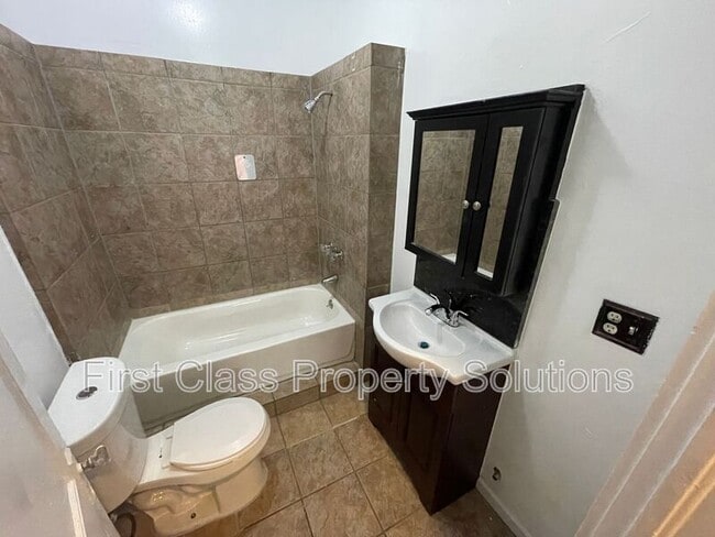 Building Photo - 121 NW 29th St