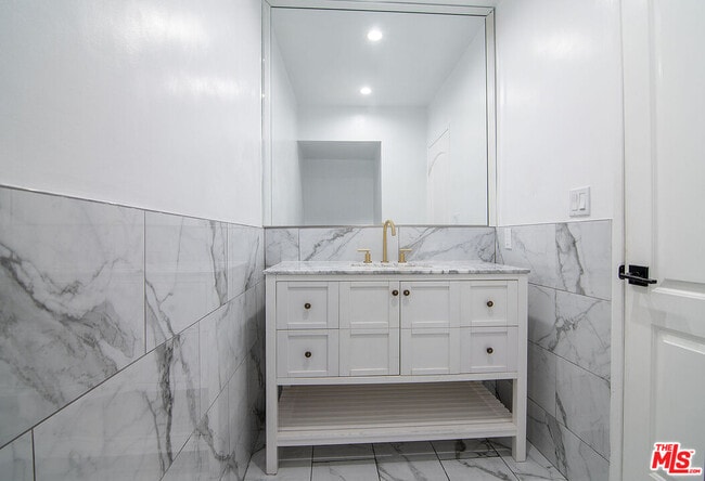 Building Photo - 853 Le Doux Rd