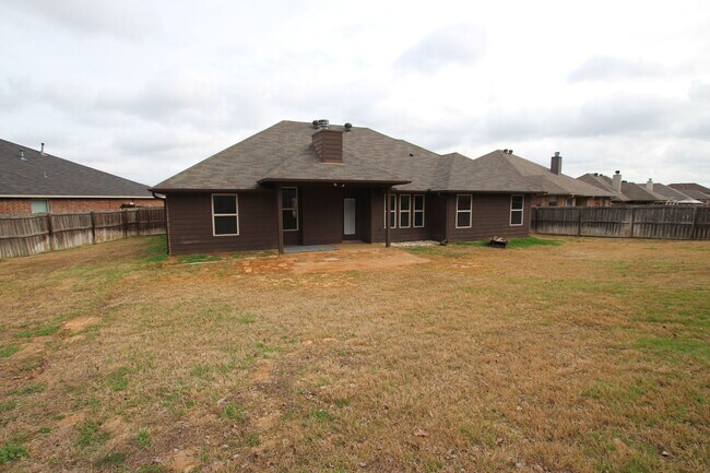 Building Photo - Coming Soon-Beautiful 3 bedroom 2 bath home in Flint!