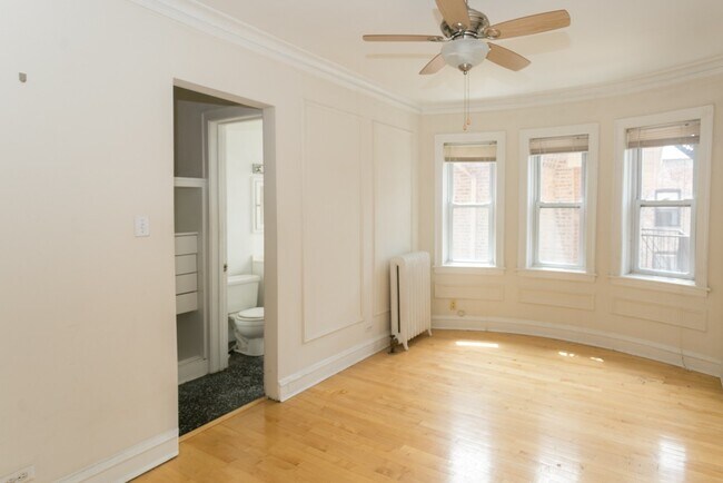Building Photo - 5516 N Kenmore Ave
