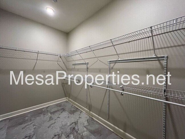 Building Photo - 3880 S Oasis Paseo