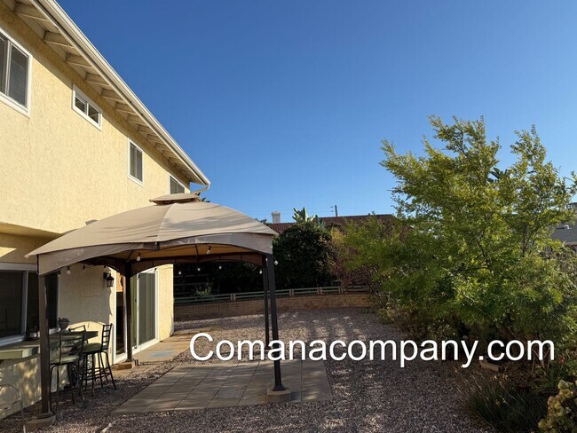 Building Photo - Gorgeous 5BR/3BA 2story home w SOLAR, view...