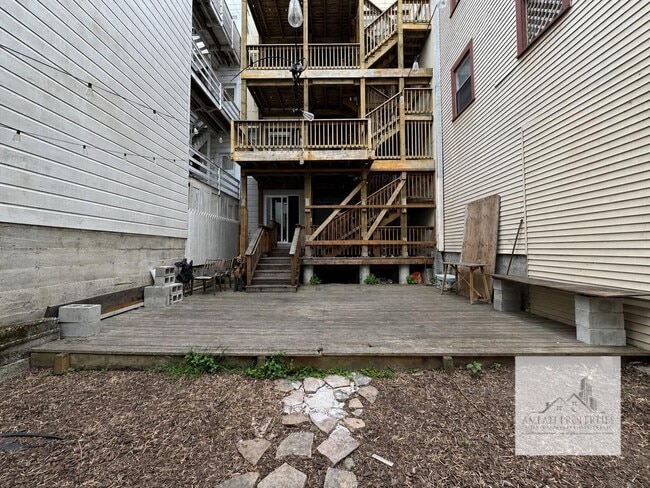 Building Photo - 2610-2612-2612 Greenwich St
