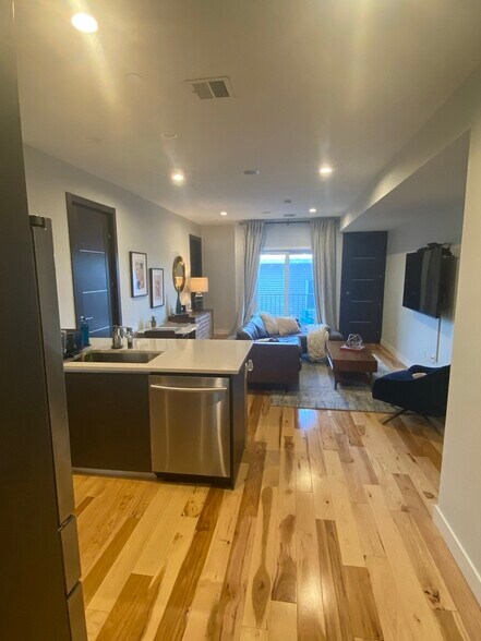 Building Photo - 39 Lexington St