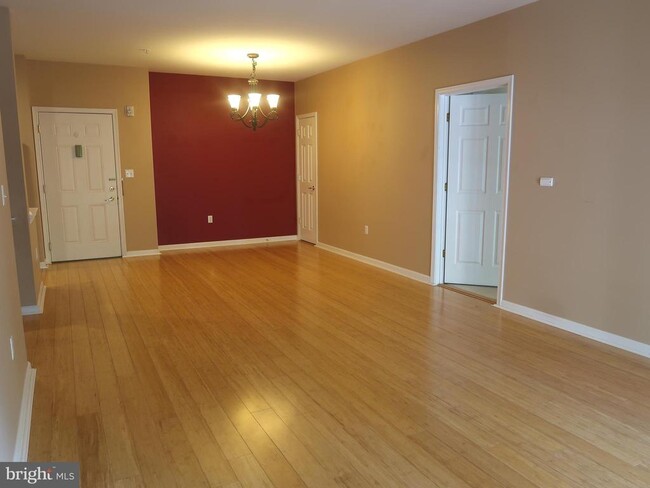 Building Photo - 224 Breeders Cup Dr