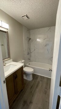 Building Photo - 102 Old Trail Ct
