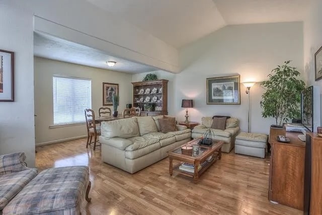 main room - 810 Bellevue Rd