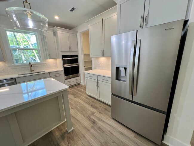 Building Photo - 2429 Vetrina Wy