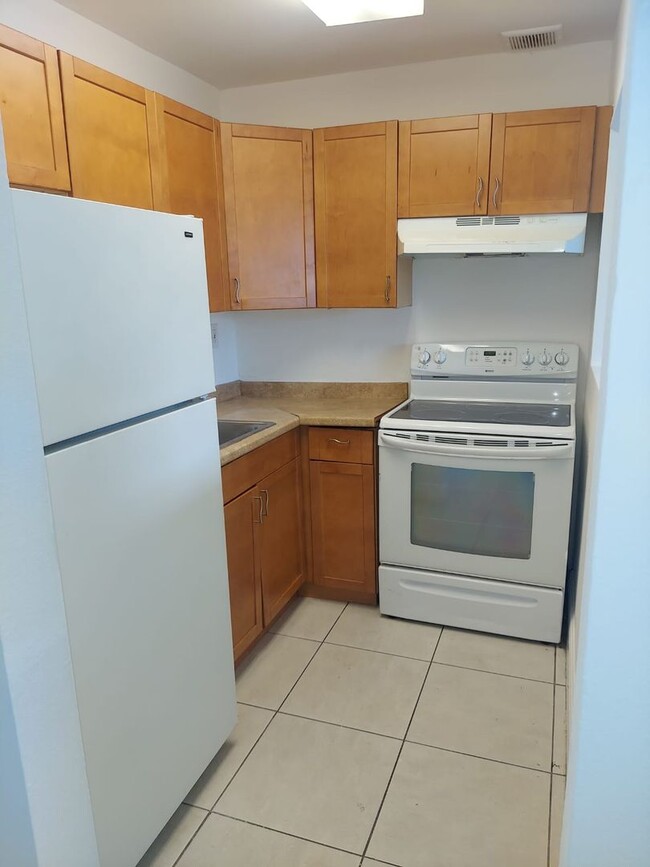 Building Photo - One bedroom for Rent in Pompano Beach