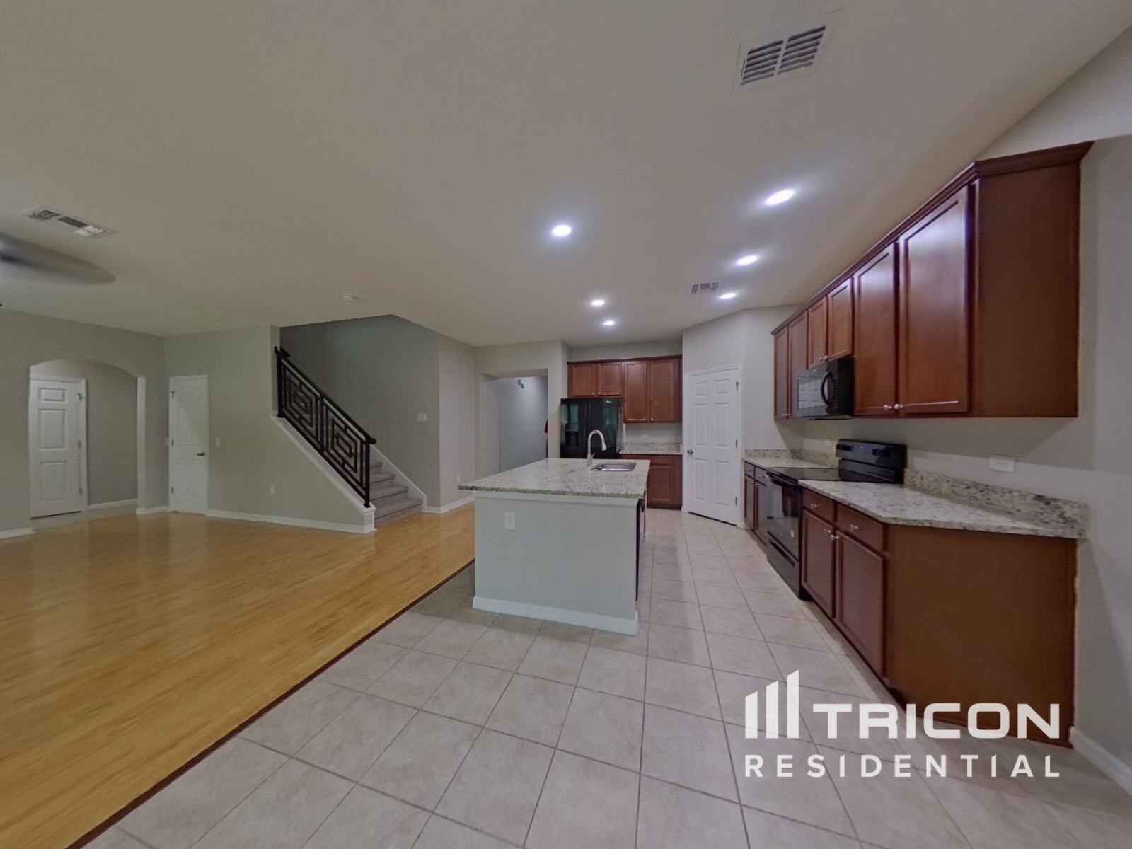 Building Photo - 5263 Villa Rosa Ave