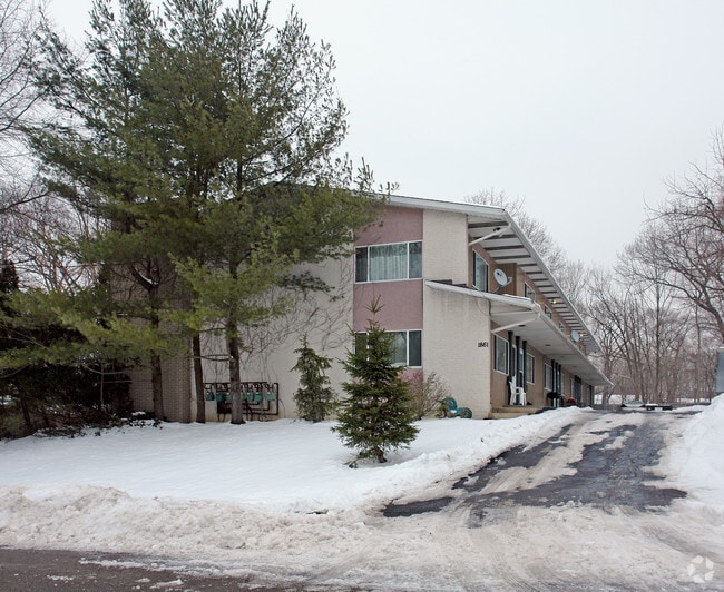 Building Photo - 1861-1873 Cromwell Dr