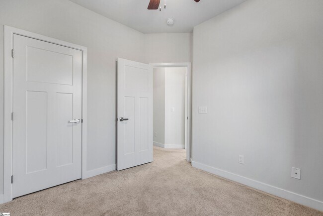 Building Photo - 23 Itasca Dr