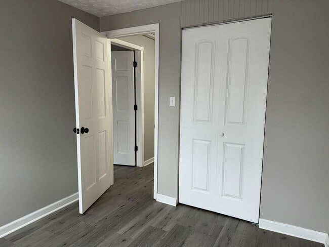 Building Photo - 1177 Hilton Dr