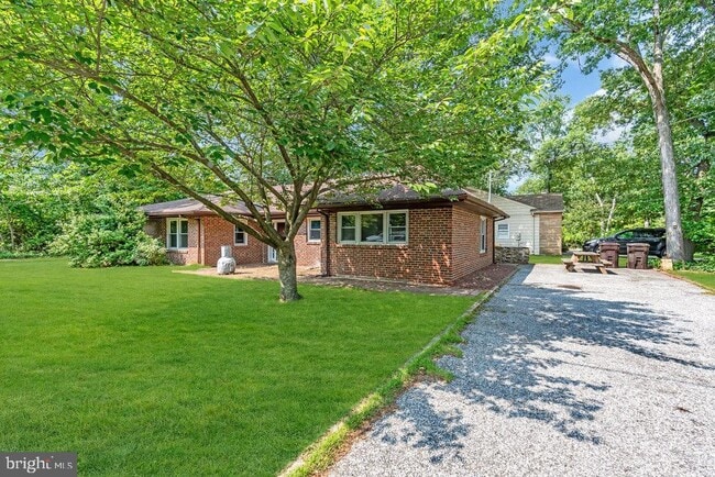 Building Photo - 27 Litle Ave