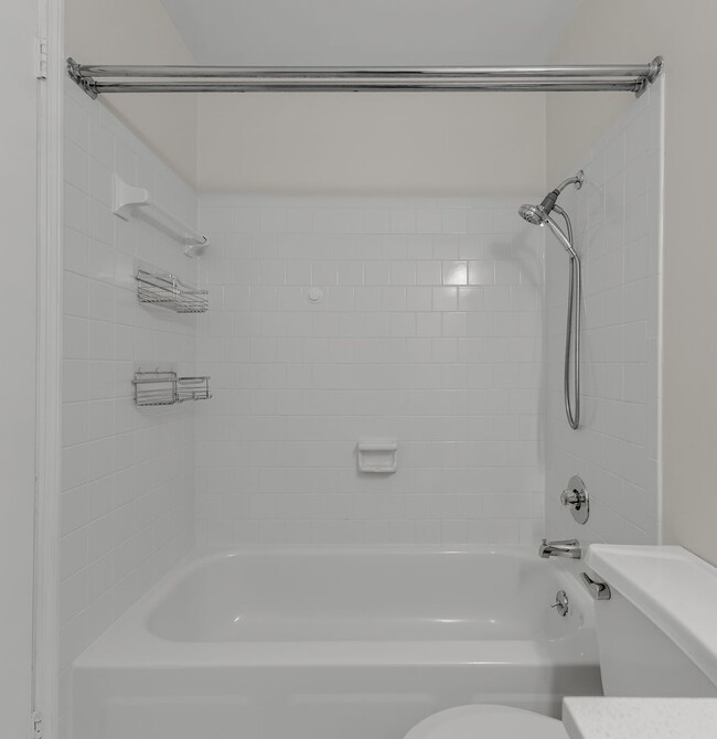 Building Photo - Brentwood/Crieve Hall end unit Condo -avai...