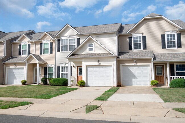 Building Photo - 558 Calen Ln