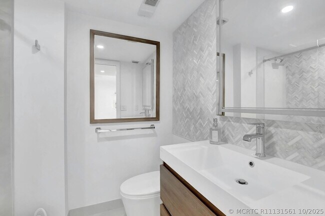 Building Photo - 600 Egret Cir