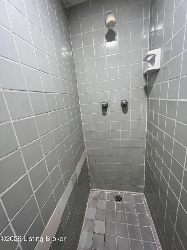 Building Photo - 3700 Hillcross Dr