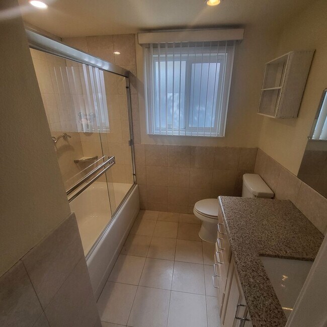 Building Photo - Lovely Pool Home In Loma Linda Community