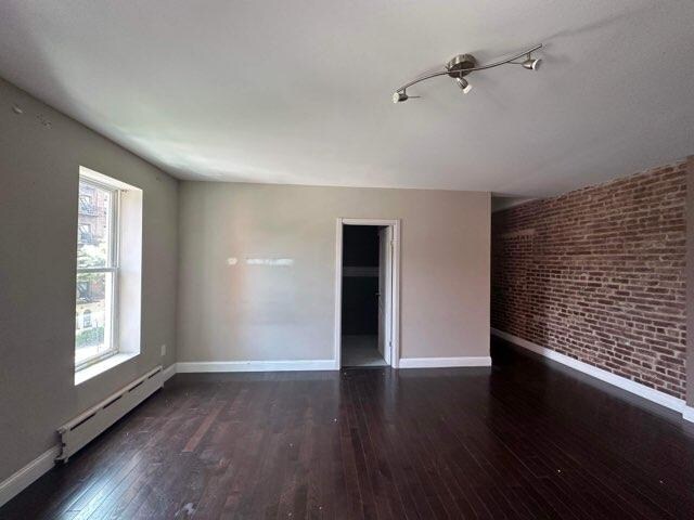 Primary Photo - 1720 Bay Ave