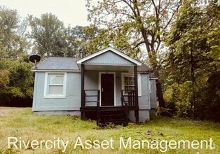 Building Photo - Renovated With You In Mind!!! Section 8 Fr...