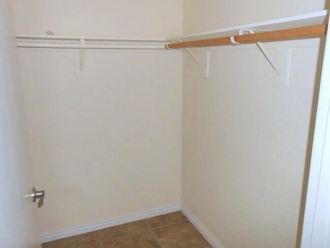 Building Photo - Beautiful Condo in The Falls Gated Communi...