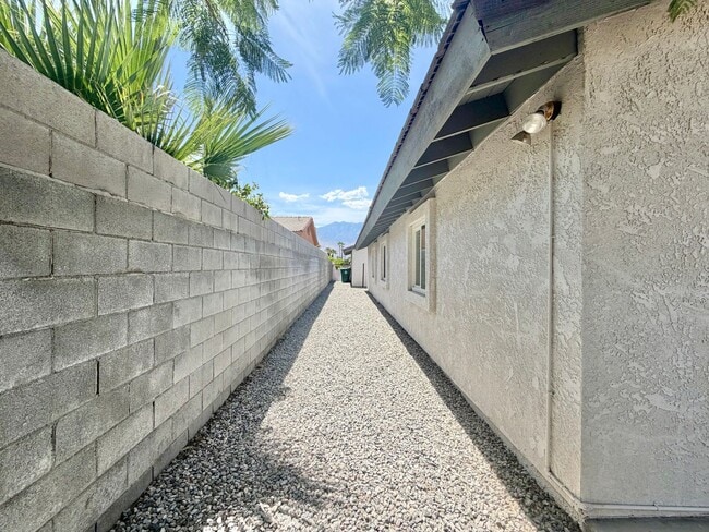 Building Photo - 33706 Wishing Well Trail