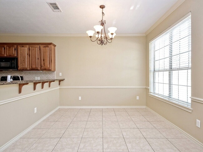 Building Photo - "Spacious 4-Bed, 4-Bath Townhouse Gem in College Station – Perfect for Comfortable Living!"