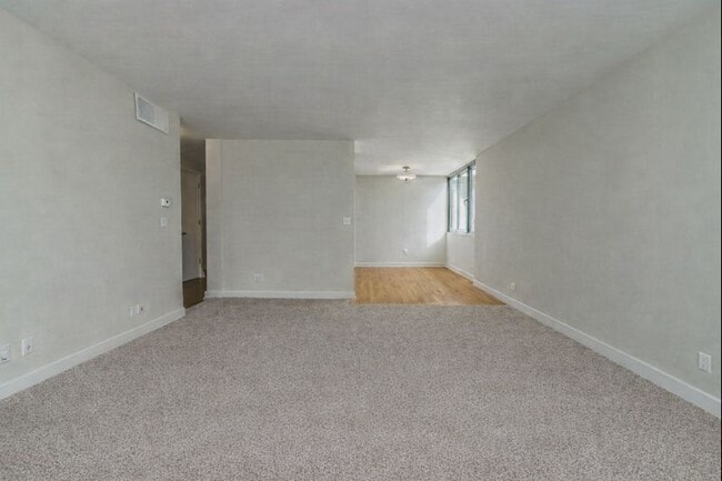 Building Photo - 255 SW Harrison St