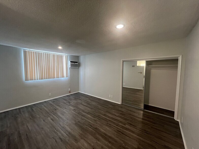 Interior Photo - 1275 Federal Ave
