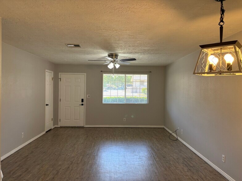 Building Photo - 345 S 200 W