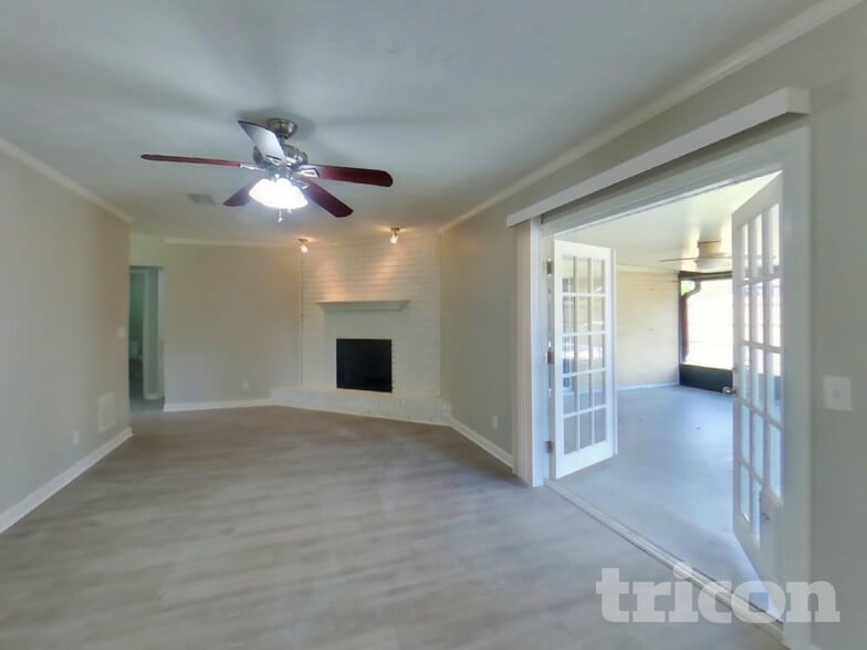 Building Photo - 671 Custer Cir